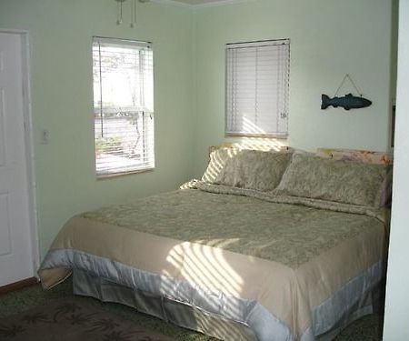 Knolls Court Motel Matlacha Екстер'єр фото